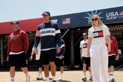 Tommy Hilfiger et la United States SailGP Team naviguent vers la performance stylée