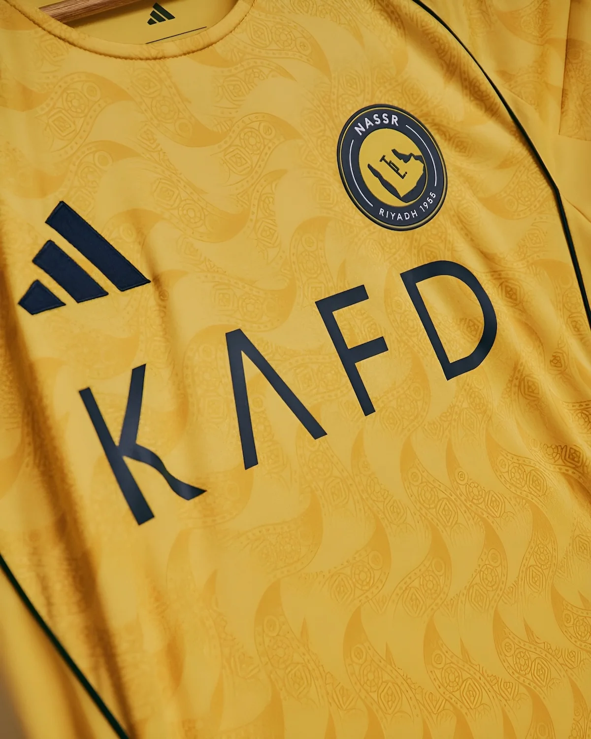 adidas x Al Nassr 2025 26 Home Kit 3 adidas présente le maillot domicile Al-Nassr 2025-26, qui affiche une identité forte
