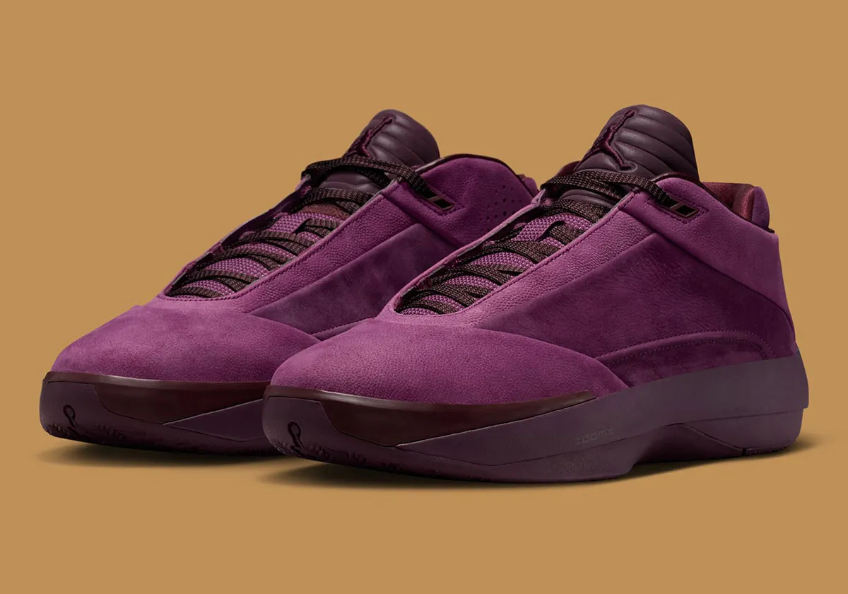 Air Jordan 40 Bordeaux 3 La nouvelle Air Jordan 40 « Bordeaux » revisite l'héritage avec élégance