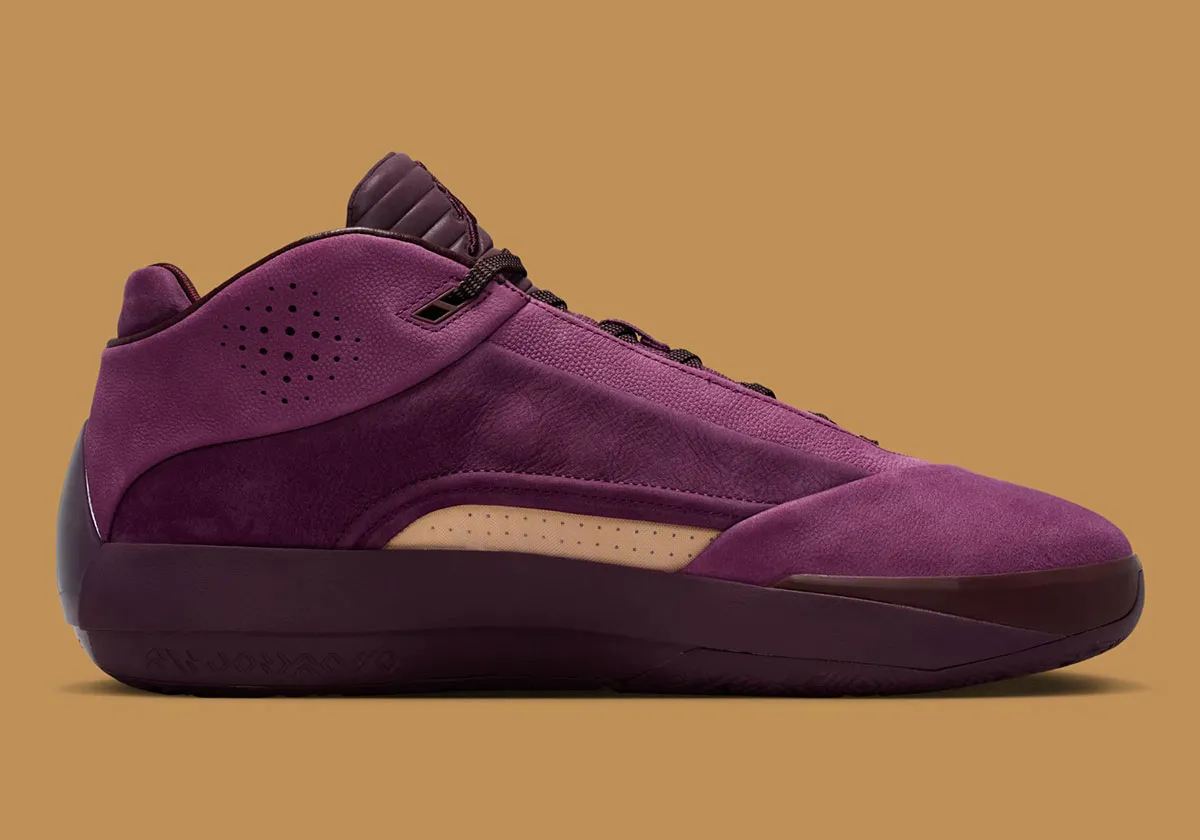 Air Jordan 40 Bordeaux 4 La nouvelle Air Jordan 40 « Bordeaux » revisite l'héritage avec élégance
