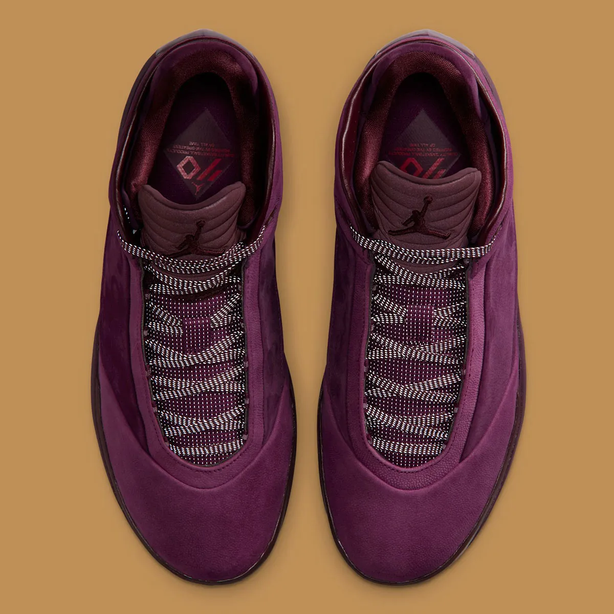 Air Jordan 40 Bordeaux 5 La nouvelle Air Jordan 40 « Bordeaux » revisite l'héritage avec élégance
