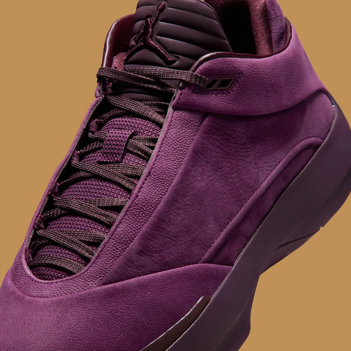 Air Jordan 40 Bordeaux 6 La nouvelle Air Jordan 40 « Bordeaux » revisite l'héritage avec élégance