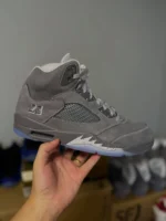 Air Jordan 5 Wolf Grey 2026 0 Les premiers visuels de la Air Jordan 5 « Wolf Grey » 2026 dévoilés
