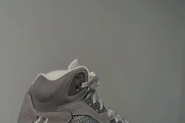 Les premiers visuels de la Air Jordan 5 « Wolf Grey » 2026 dévoilés