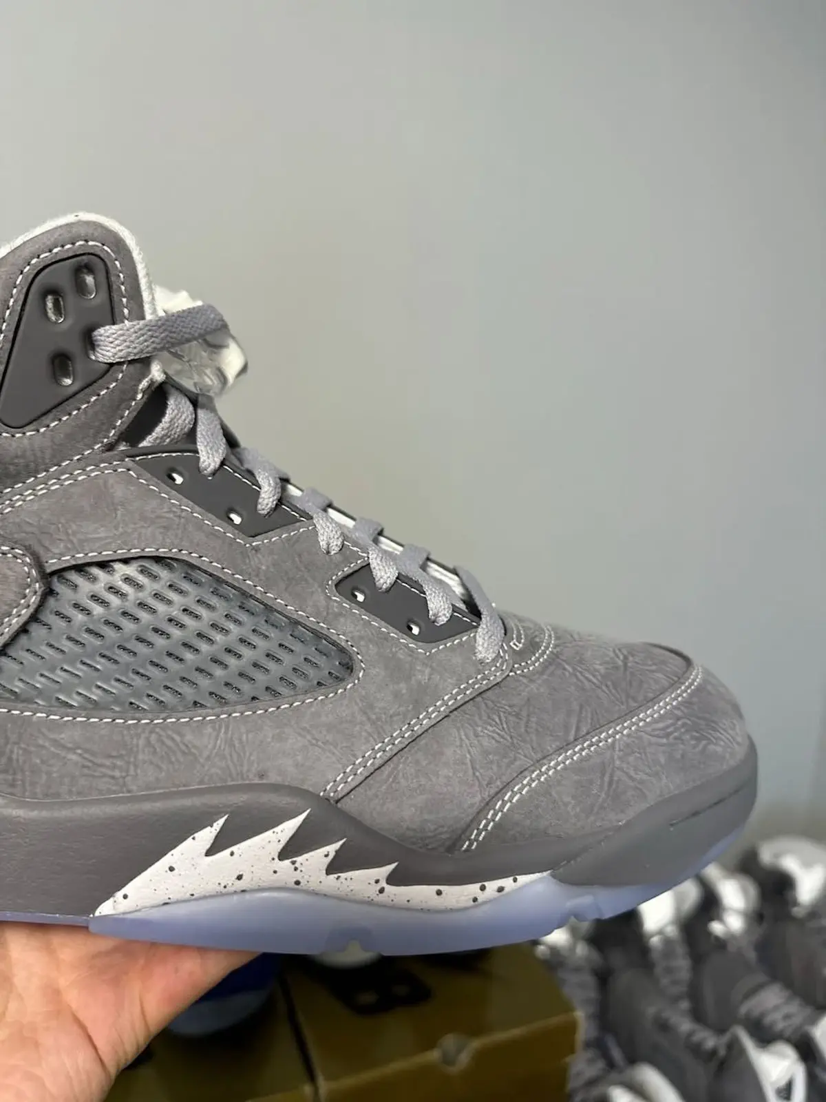 Air Jordan 5 Wolf Grey 2026 4 Les premiers visuels de la Air Jordan 5 « Wolf Grey » 2026 dévoilés