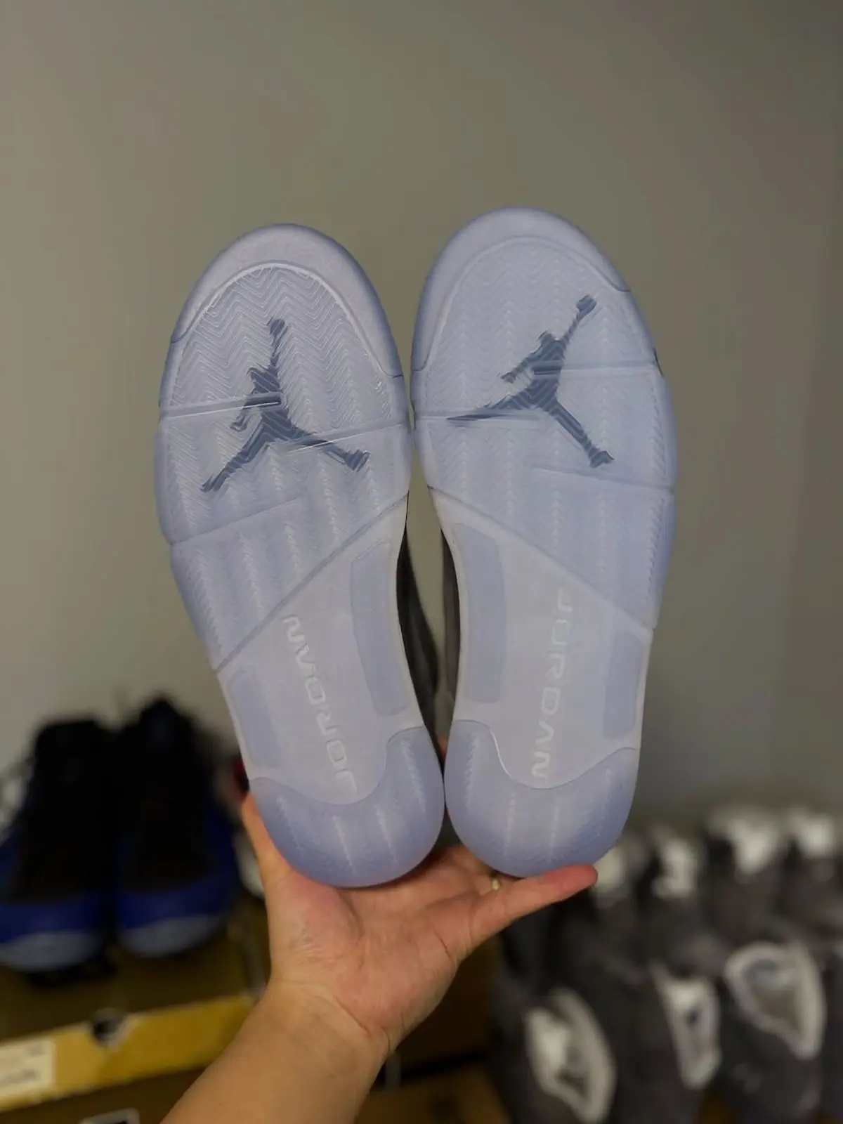 Air Jordan 5 Wolf Grey 2026 6 Les premiers visuels de la Air Jordan 5 « Wolf Grey » 2026 dévoilés