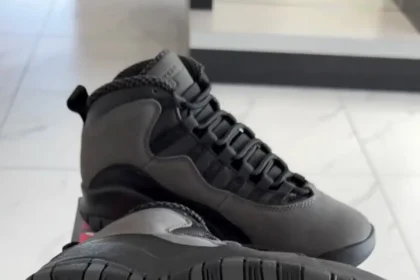 Les premières images de la Air Jordan 10 « Shadow » 2025 dévoilées
