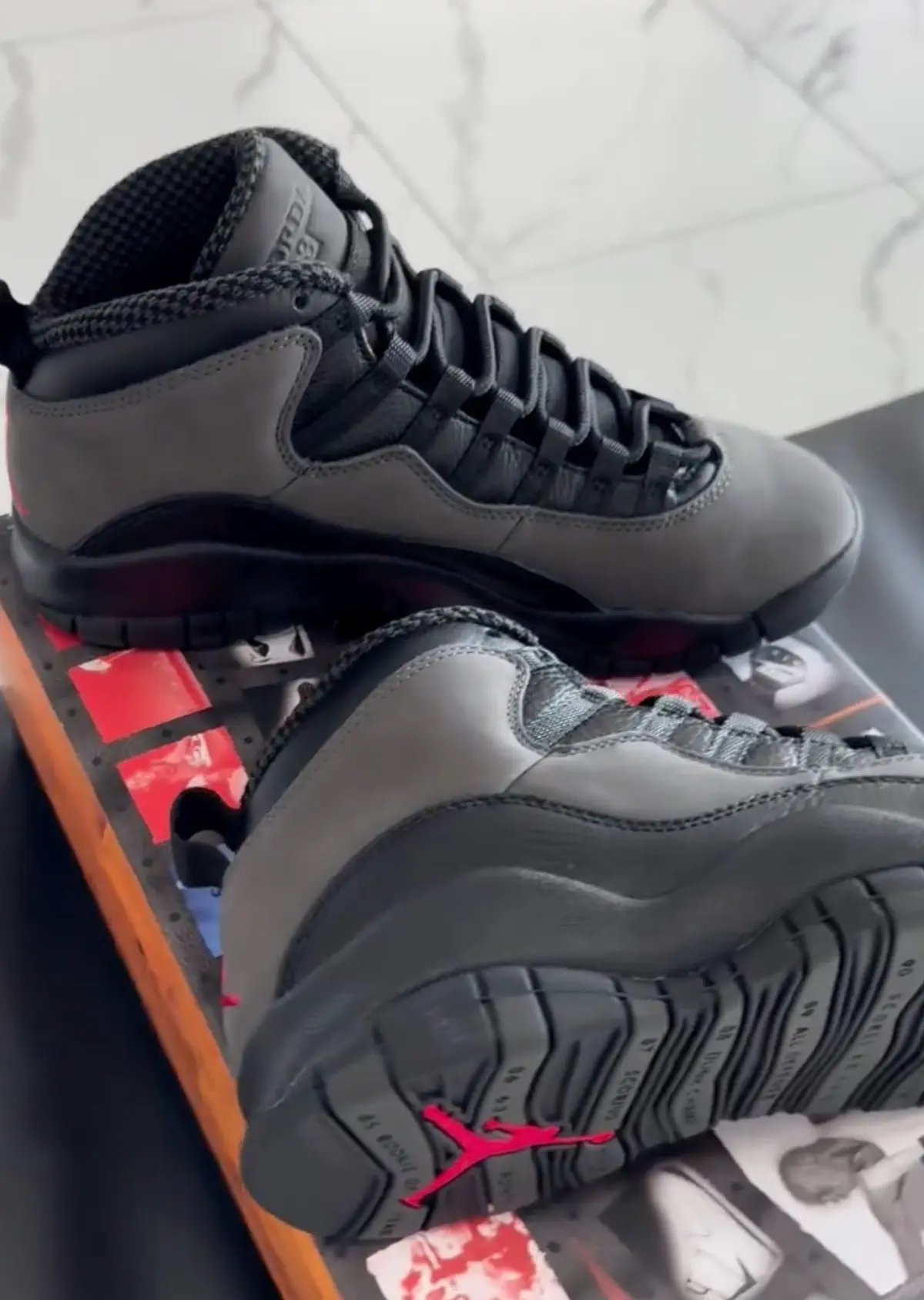 Air jordan 10 Shadow 2025 Premieres images 2 Les premières images de la Air Jordan 10 « Shadow » 2025 dévoilées