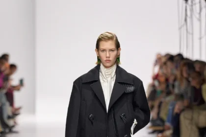 La collection Bottega Veneta printemps 2026 célèbre le tailoring italien