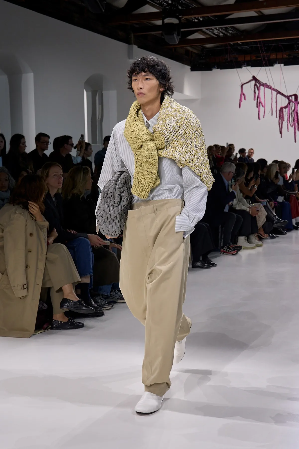 La collection Bottega Veneta printemps 2026 célèbre le tailoring italien