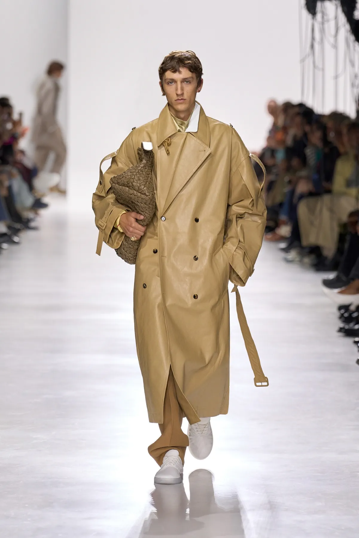 La collection Bottega Veneta printemps 2026 célèbre le tailoring italien