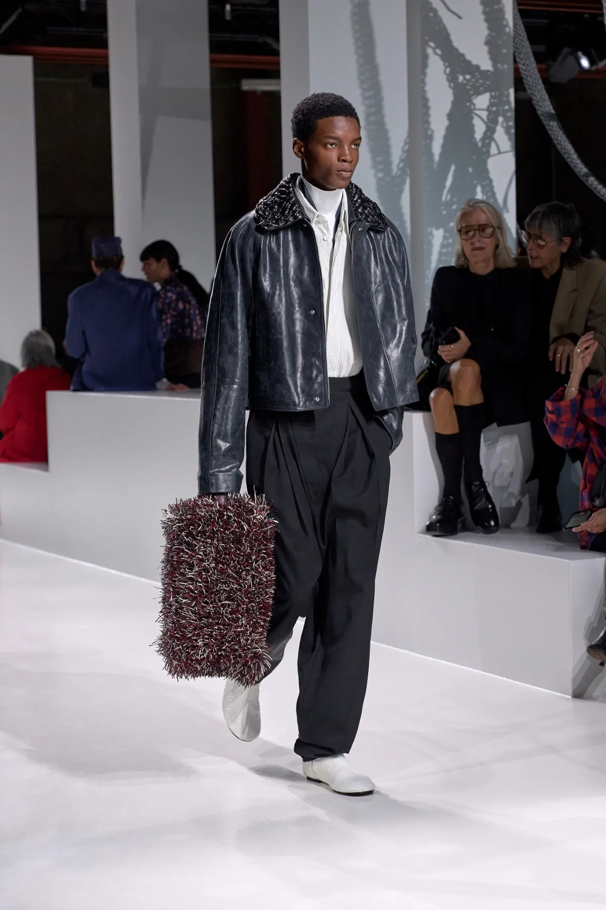 La collection Bottega Veneta printemps 2026 célèbre le tailoring italien