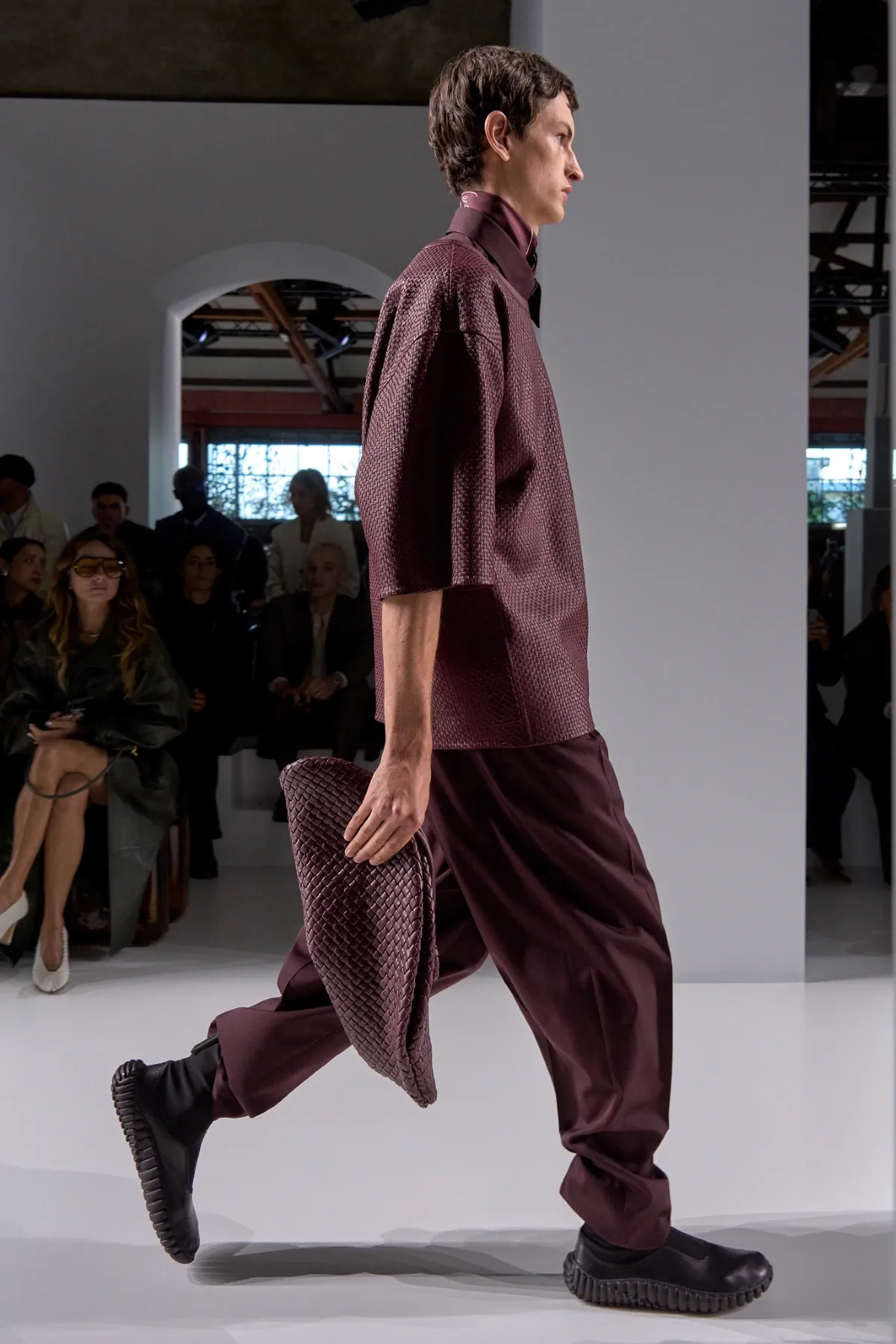 La collection Bottega Veneta printemps 2026 célèbre le tailoring italien