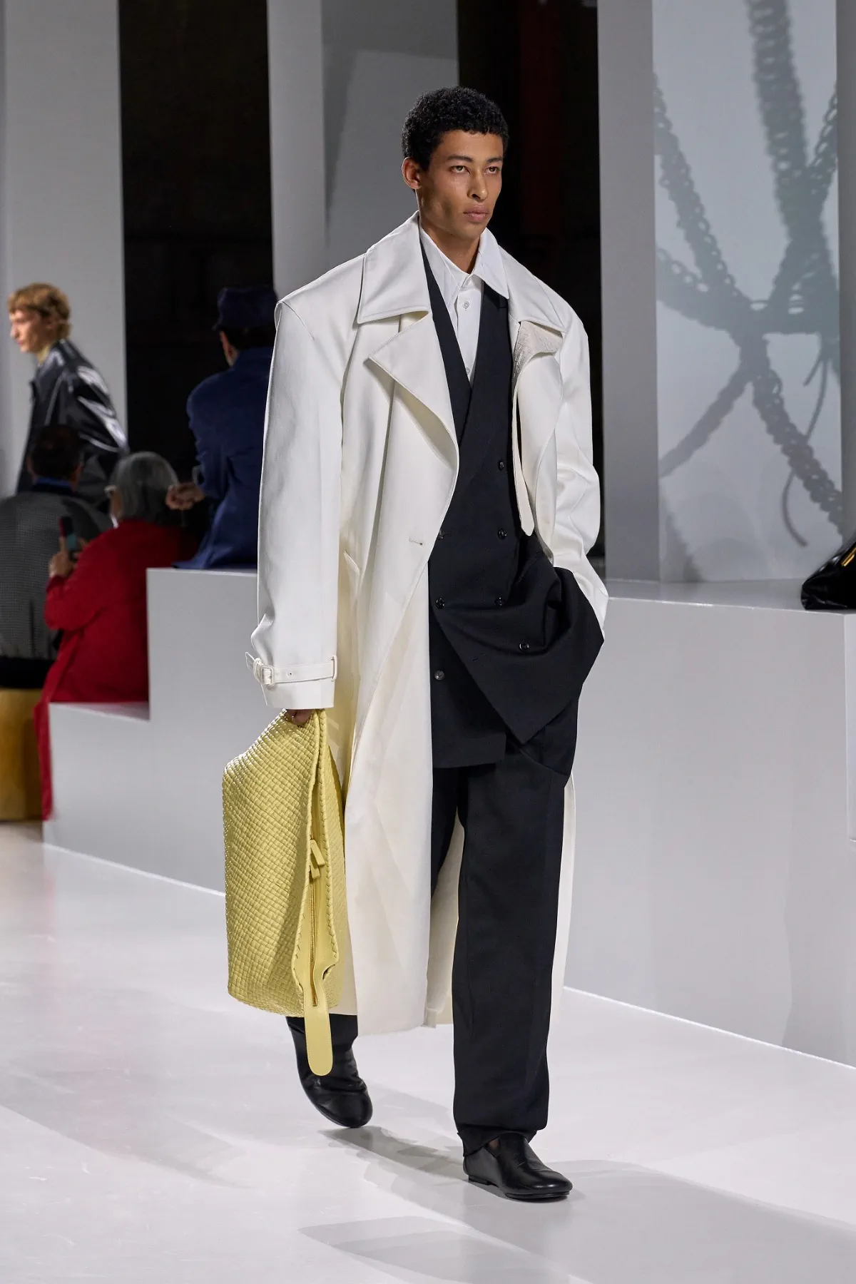 La collection Bottega Veneta printemps 2026 célèbre le tailoring italien