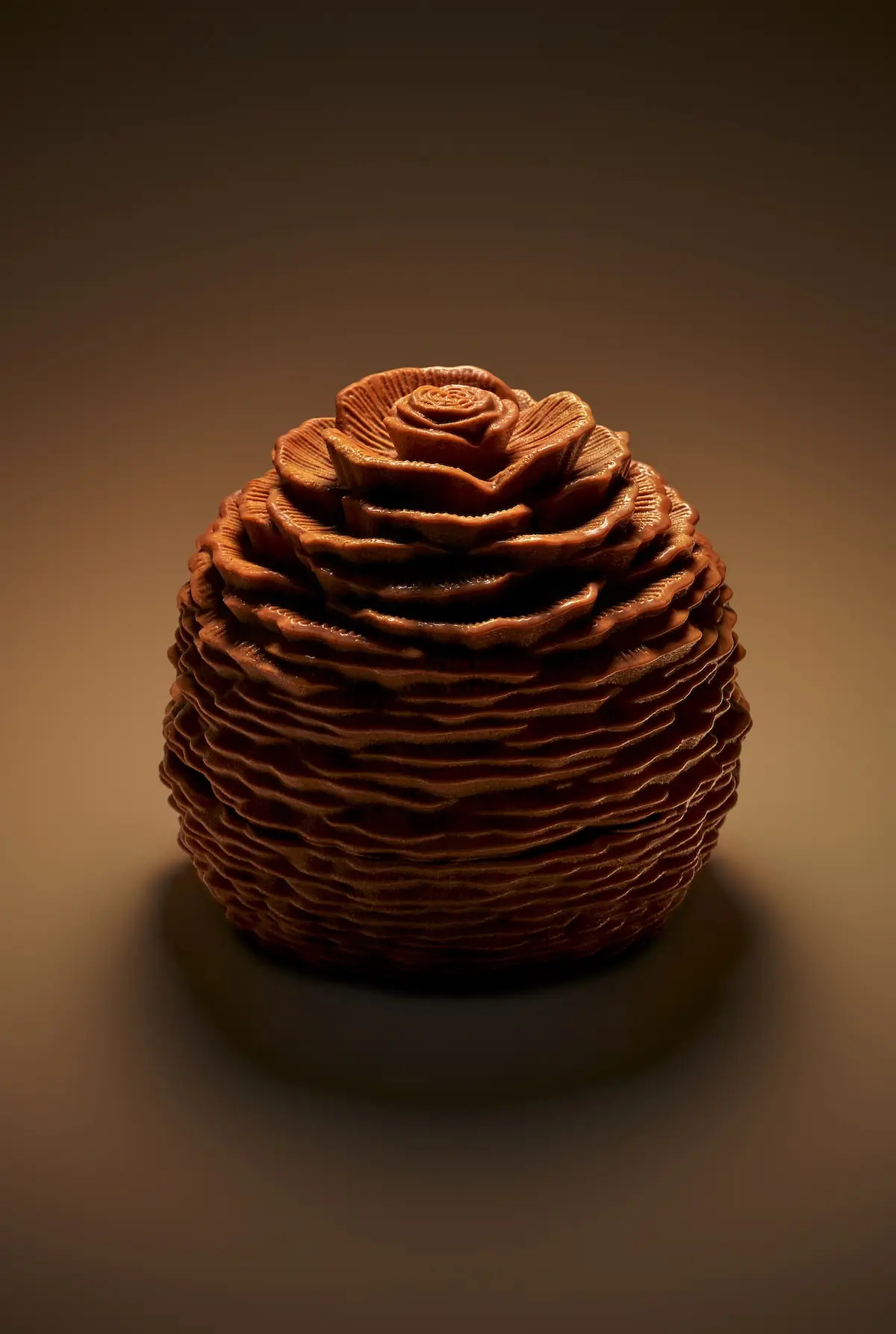 Buche de Noel 2025 Joyaux des Pins Le Peninsula Paris 1 La nouvelle bûche de Noël 2025 du Peninsula Paris, « Joyaux des Pins », est signée Anne Coruble
