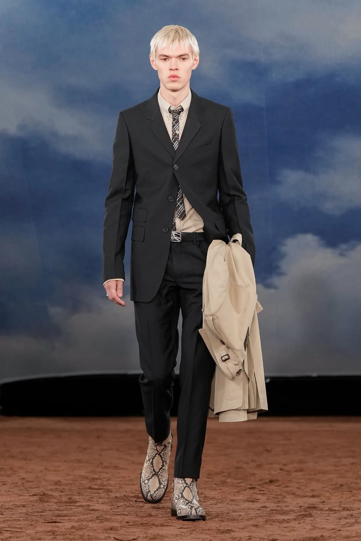 Burberry Spring Summer 2026 London Fashion Week 2 La collection Burberry printemps 2026 réinvente le vestiaire masculin britannique