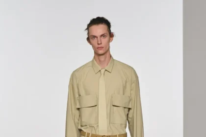 La collection Calvin Klein Printemps 2026 offre une vision renouvelée du style masculin américain