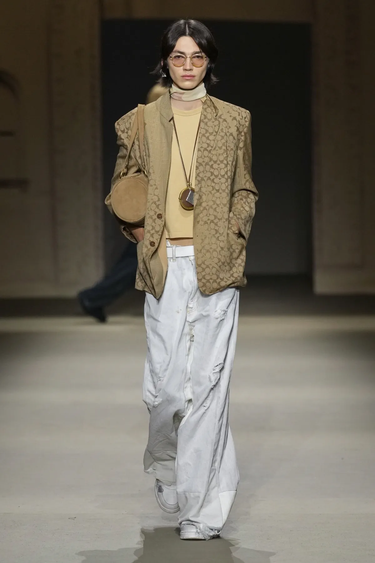 La collection COACH printemps 2026 révèle l'optimisme urbain de Stuart Vevers