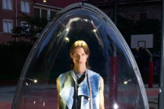 La collection Diesel printemps 2026 transforme Milan en terrain de jeu de la mode