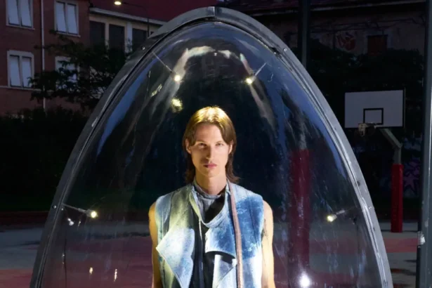 La collection Diesel printemps 2026 transforme Milan en terrain de jeu de la mode