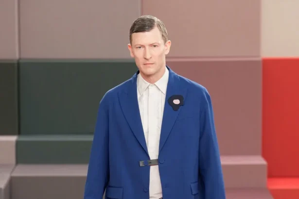 La collection FENDI printemps 2026 ose un vestiaire masculin audacieux et raffiné