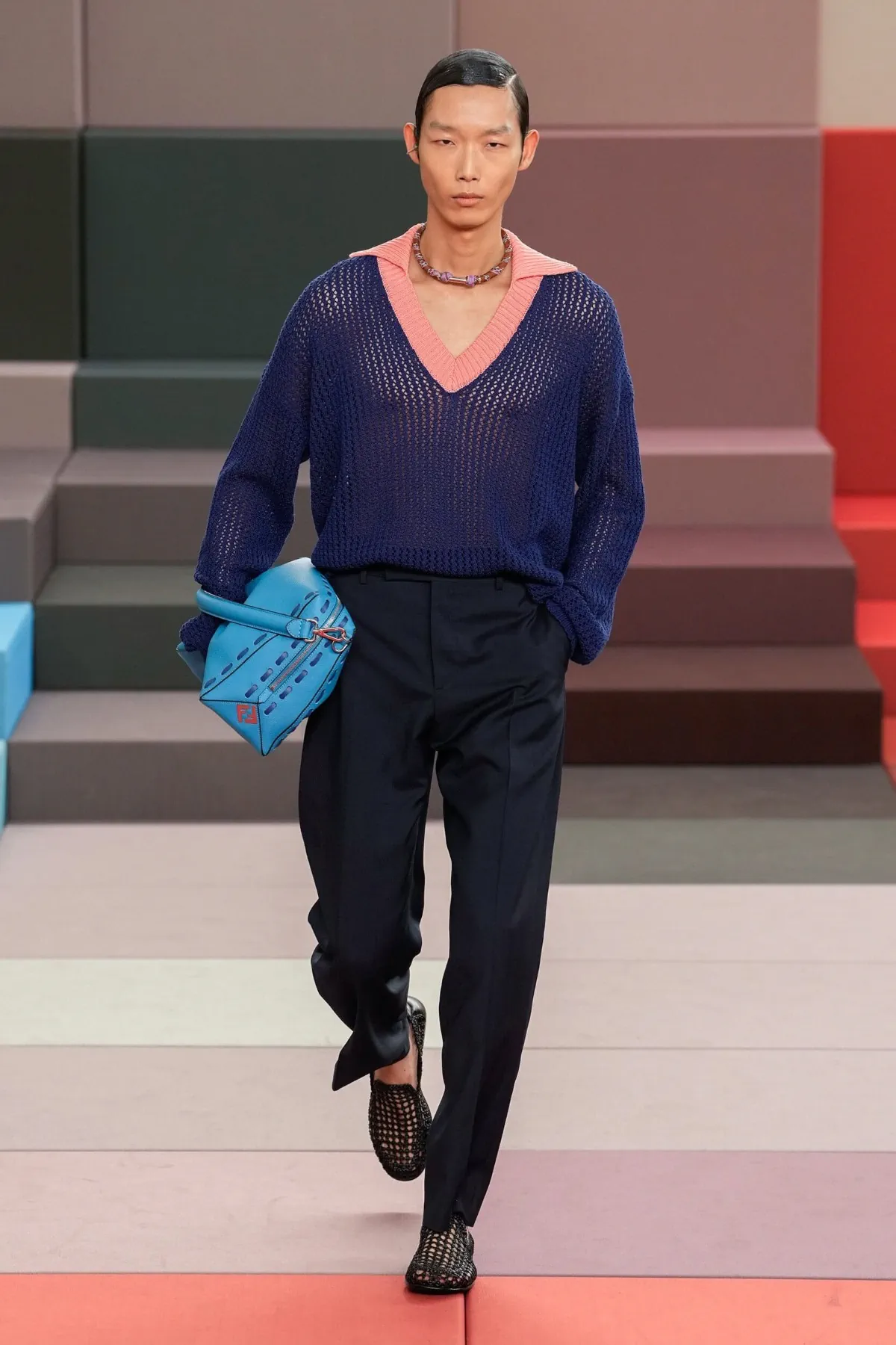 La collection FENDI printemps 2026 ose un vestiaire masculin audacieux et raffiné
