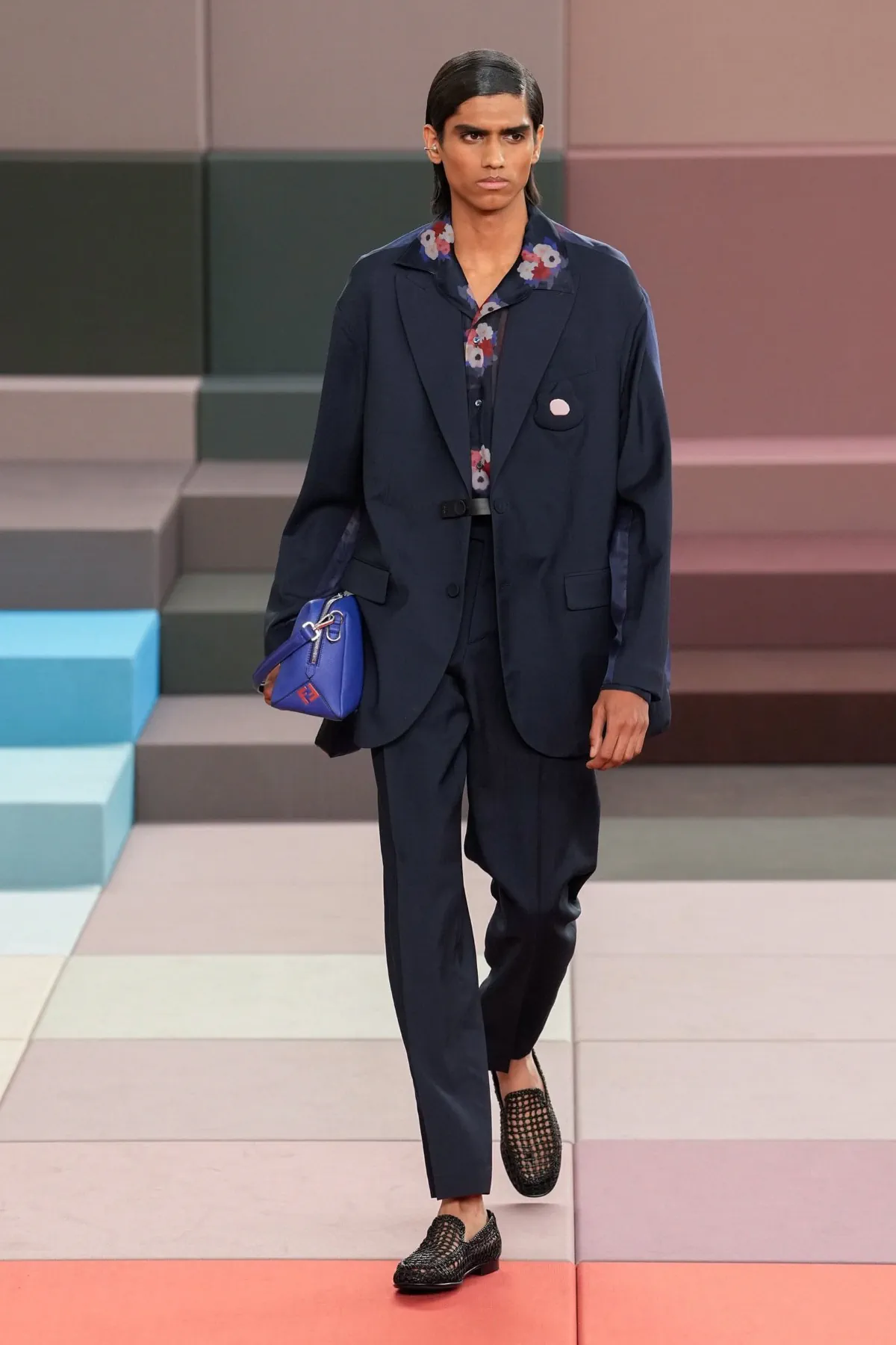 La collection FENDI printemps 2026 ose un vestiaire masculin audacieux et raffiné