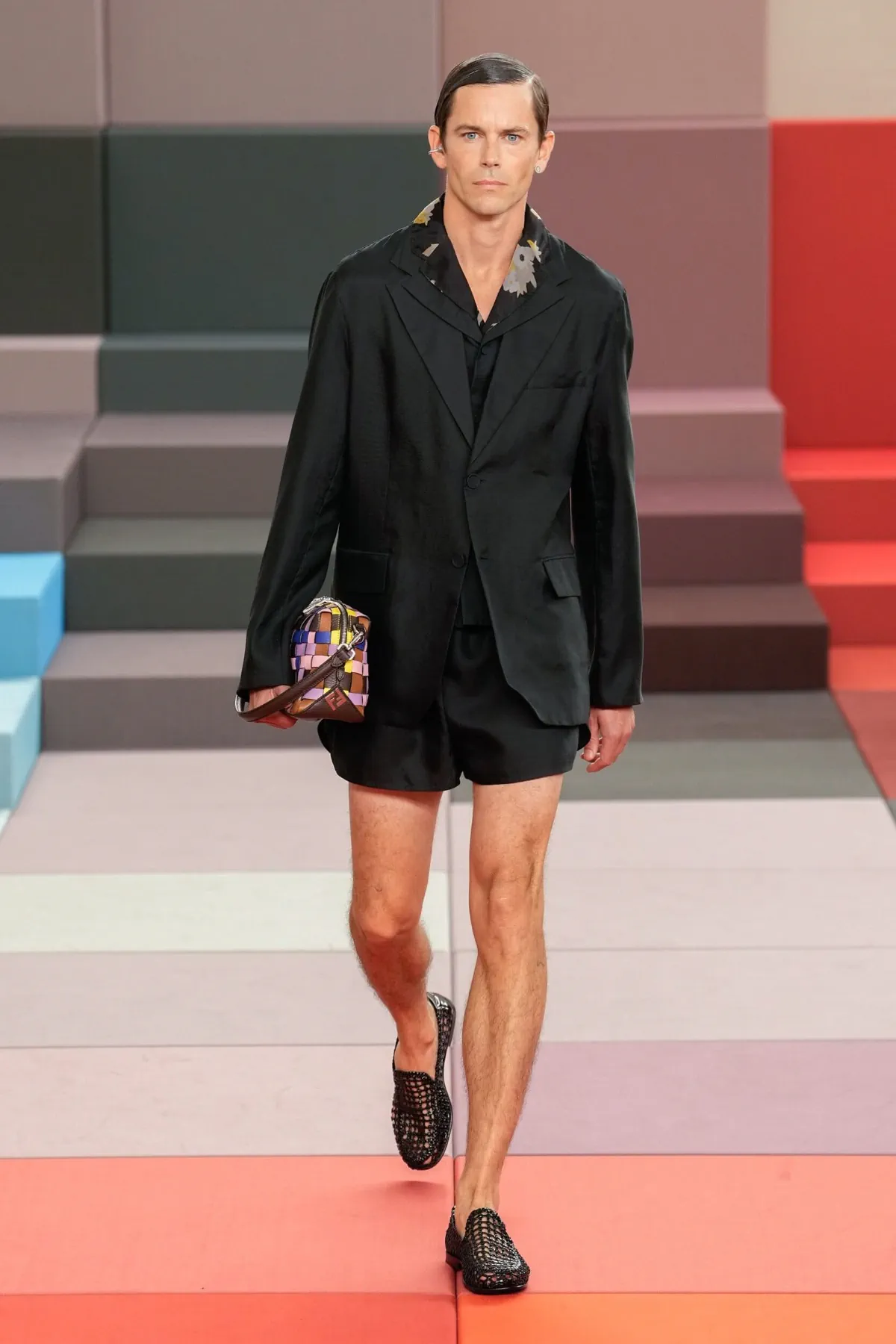 La collection FENDI printemps 2026 ose un vestiaire masculin audacieux et raffiné