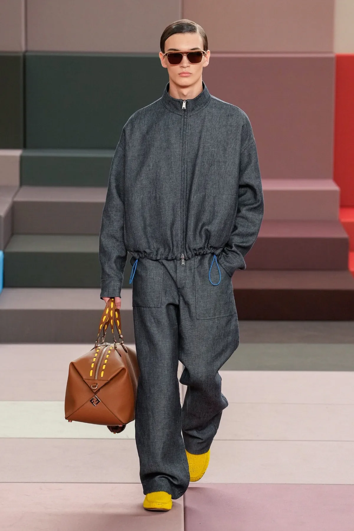 La collection FENDI printemps 2026 ose un vestiaire masculin audacieux et raffiné