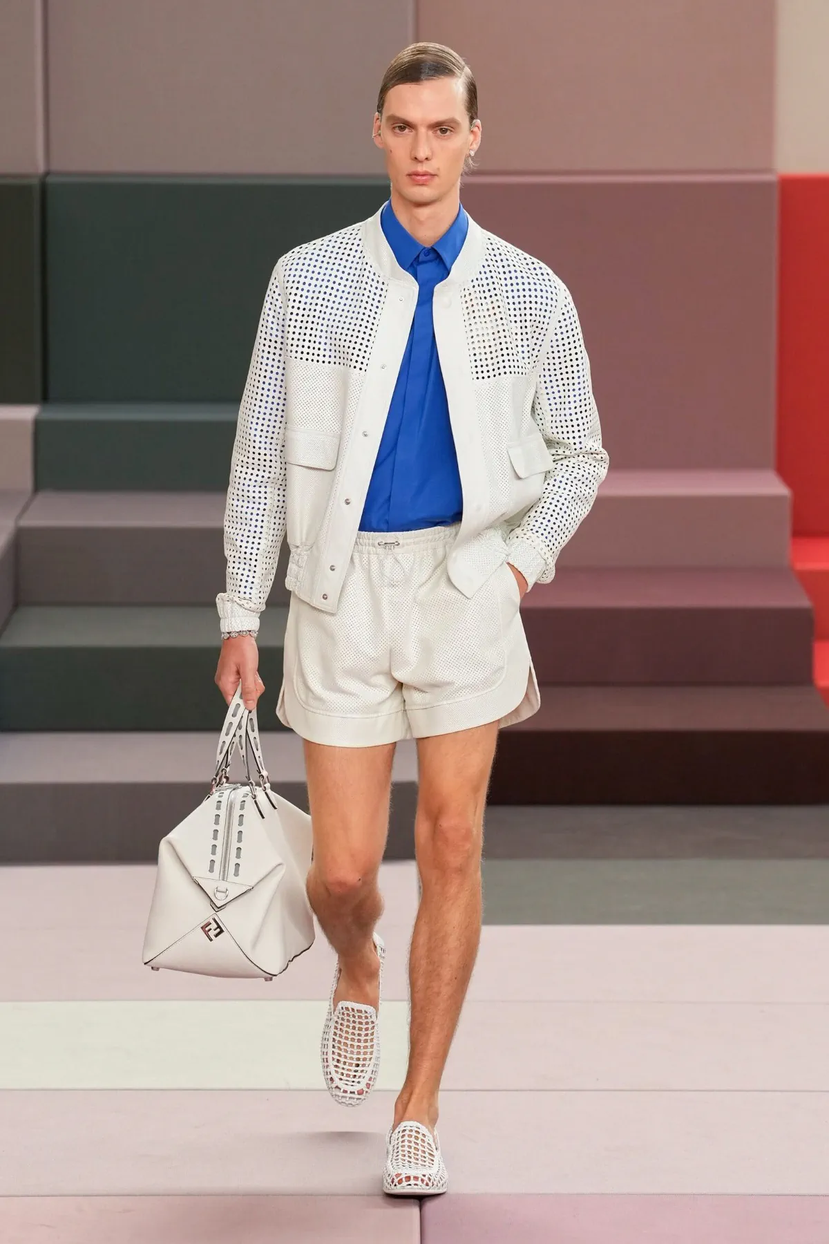 La collection FENDI printemps 2026 ose un vestiaire masculin audacieux et raffiné