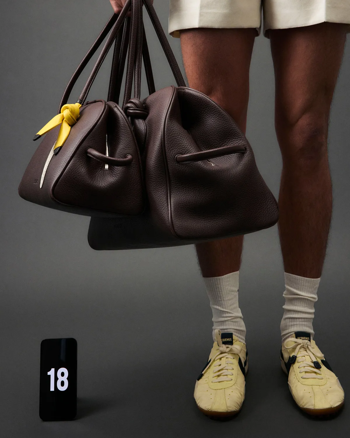 Jacquemus x Nike Moon Shoe 1 La collab JACQUEMUS x Nike Moon Shoe ressuscite la toute première sneaker de l'histoire de Nike