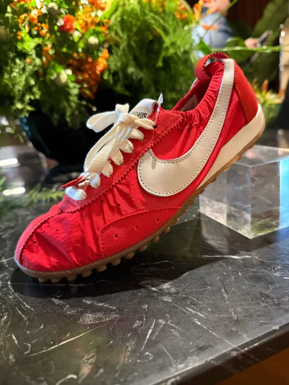 Jacquemus x Nike Moon Shoe Red 0 La collab JACQUEMUS x Nike Moon Shoe ressuscite la toute première sneaker de l'histoire de Nike