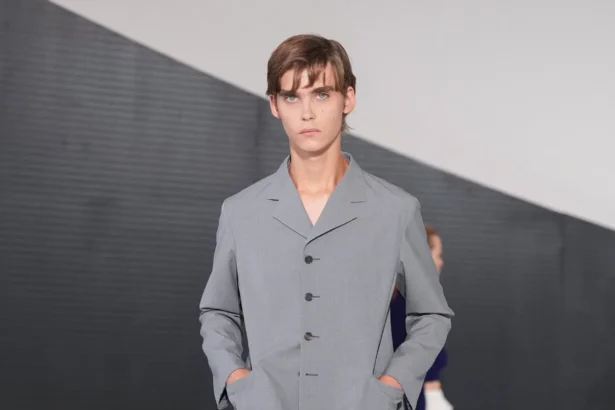 Simone Bellotti réinvente la masculinité avec sa collection Jil Sander printemps 2026