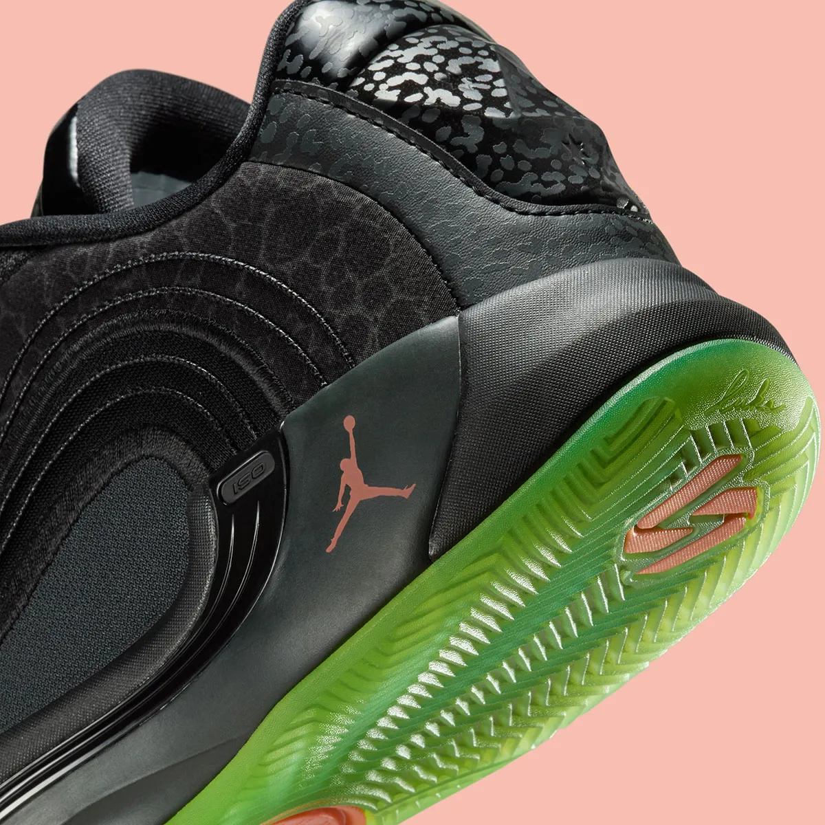 Jordan Luka 4 Safari 6 La Jordan Luka 4 « Safari » arrive enfin dans sa version la plus sombre