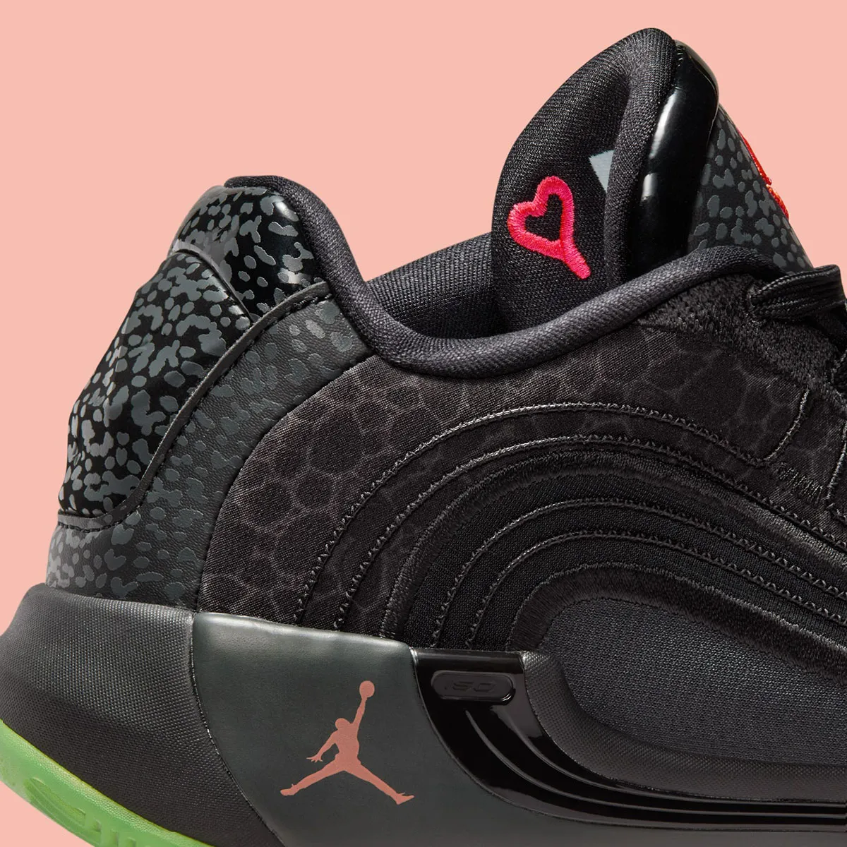 Jordan Luka 4 Safari 7 La Jordan Luka 4 « Safari » arrive enfin dans sa version la plus sombre