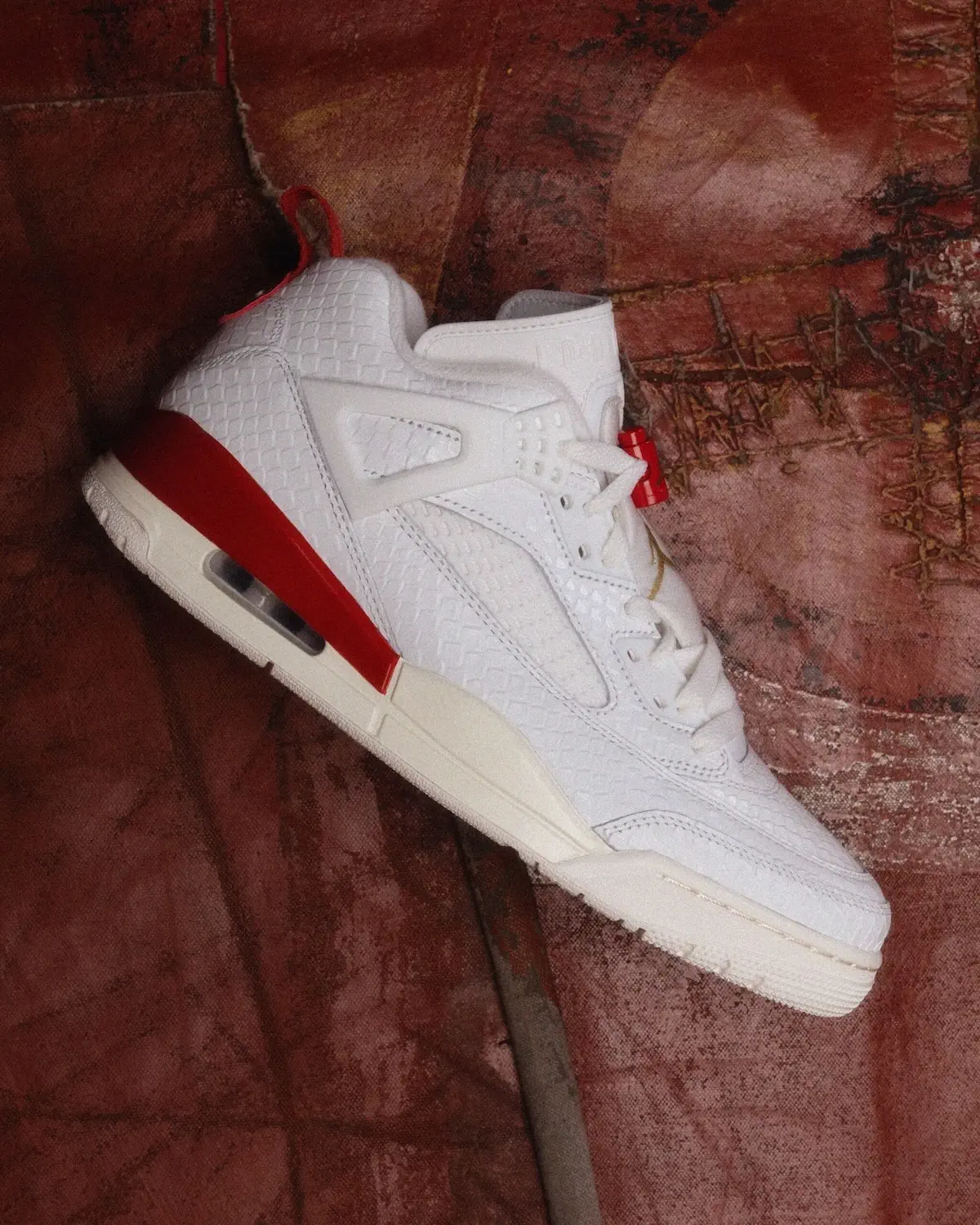 Jordan Spizike Low El Vuelo 1 La Jordan Spizike Low « El Vuelo » prend son envol