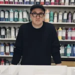 KAWS devient le premier artiste en résidence chez UNIQLO