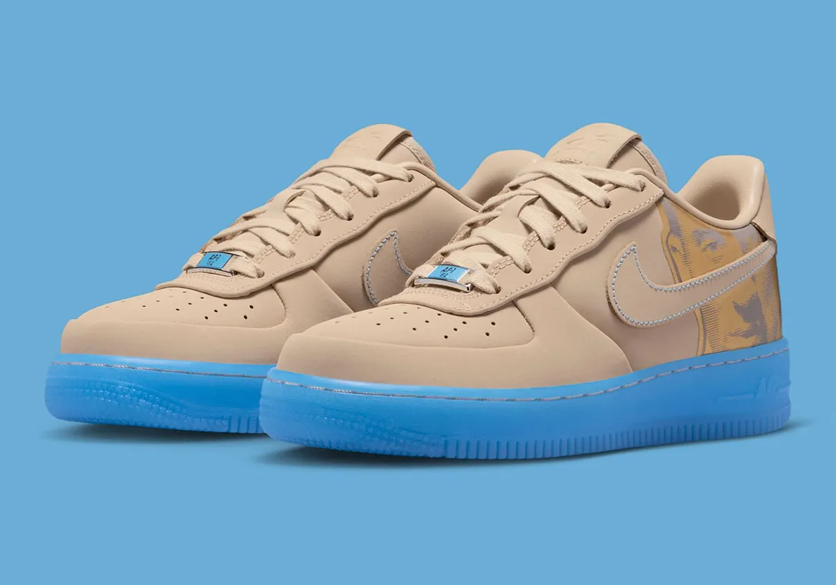 Kobe Bryant x Air Force 1 LinenUniversity Blue 1 La Kobe Bryant x Air Force 1 « Linen/University Blue » se voit ornée d'un portrait du grand champion