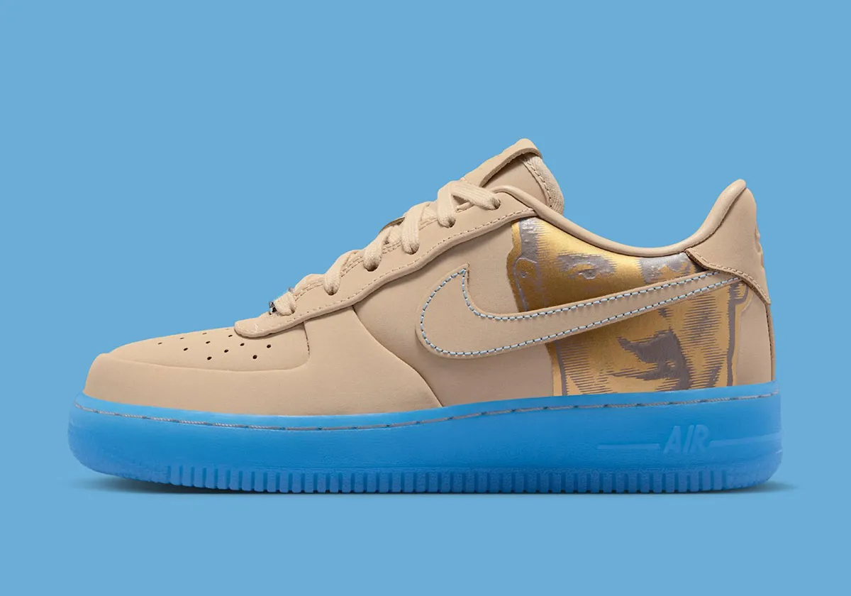 Kobe Bryant x Air Force 1 LinenUniversity Blue 2 La Kobe Bryant x Air Force 1 « Linen/University Blue » se voit ornée d'un portrait du grand champion