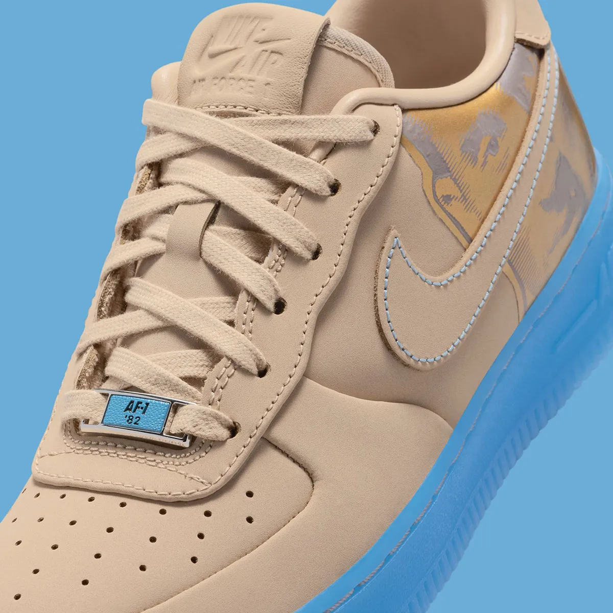 Kobe Bryant x Air Force 1 LinenUniversity Blue 6 La Kobe Bryant x Air Force 1 « Linen/University Blue » se voit ornée d'un portrait du grand champion