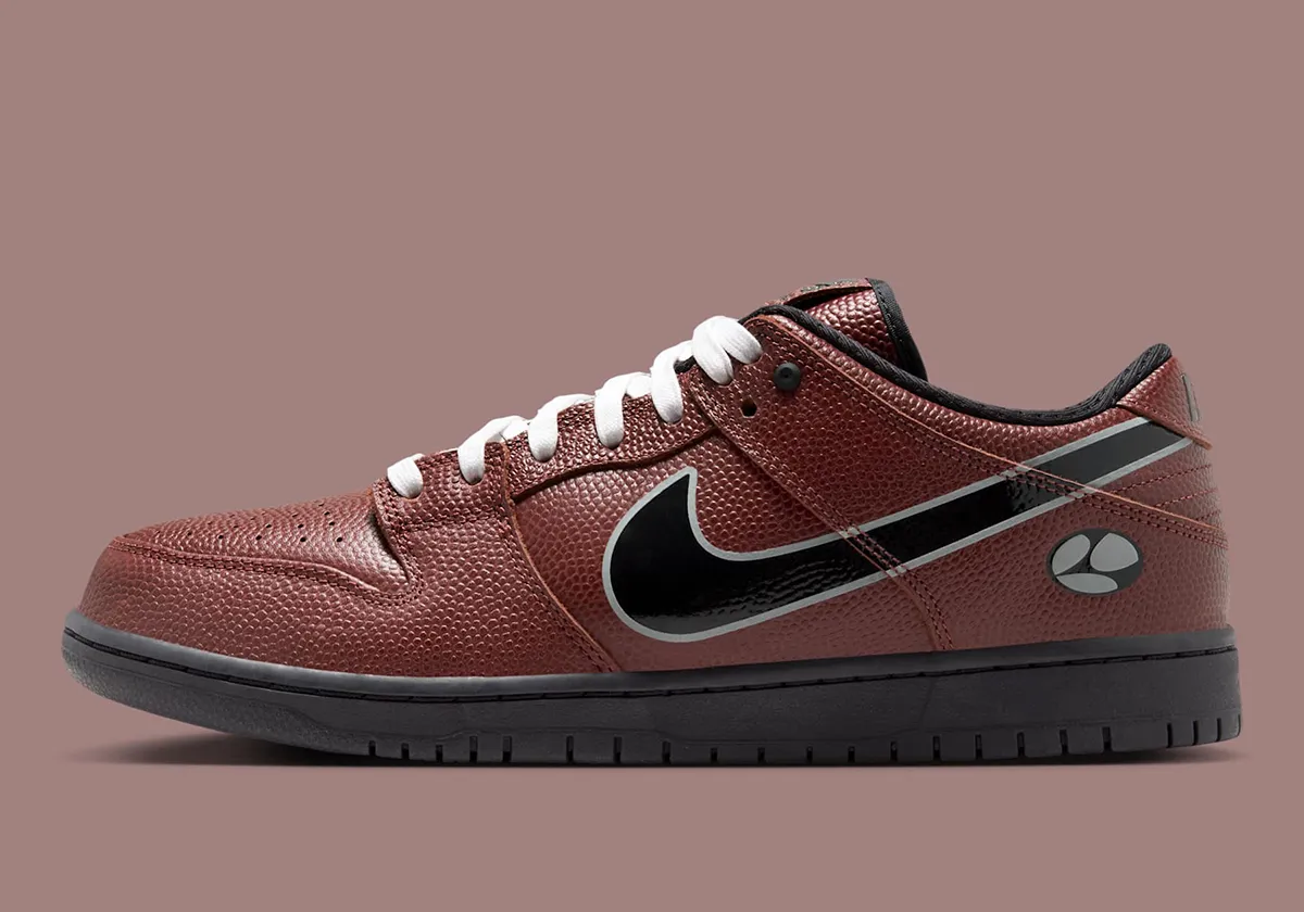 Limosine Skateboards x Nike SB Dunk Low 1 La collaboration Limosine Skateboards x Nike SB Dunk Low arrive en septembre chez les skate shops et sur SNKRS
