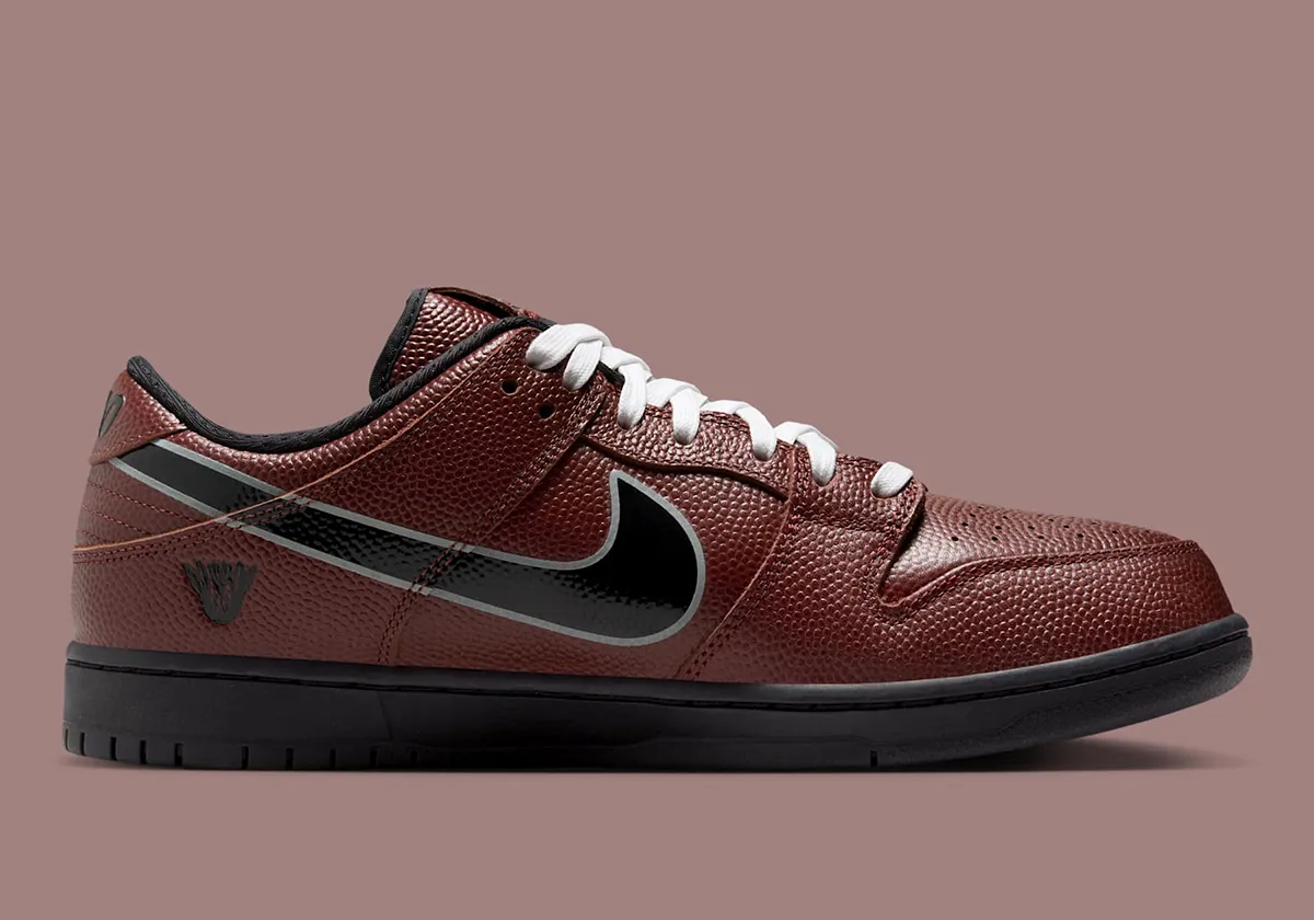 Limosine Skateboards x Nike SB Dunk Low 3 La collaboration Limosine Skateboards x Nike SB Dunk Low arrive en septembre chez les skate shops et sur SNKRS