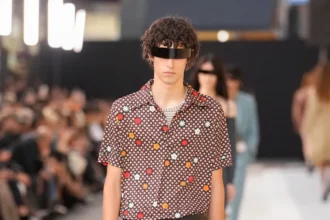 MM6 Maison Margiela printemps 2026 : un vestiaire masculin insolent et direct