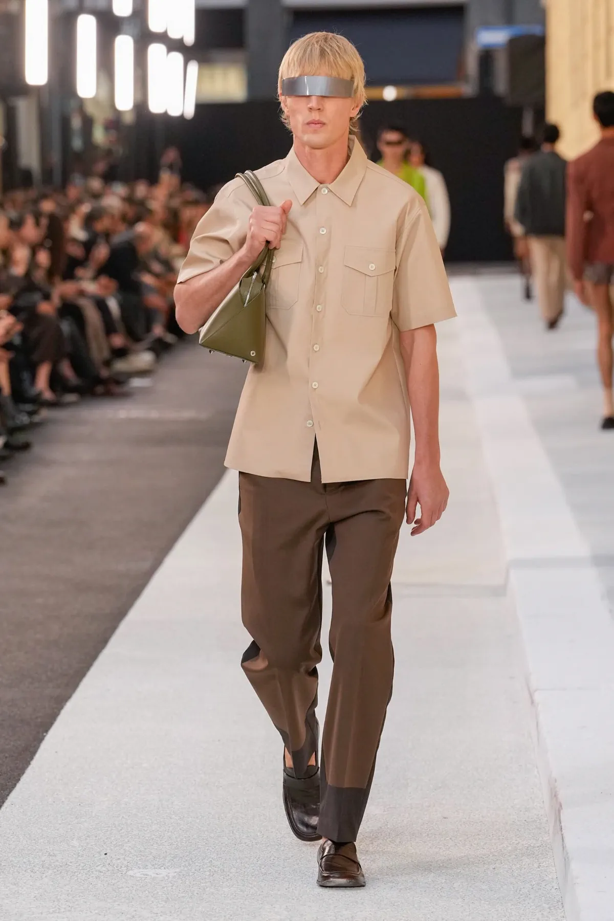 MM6 Maison Margiela printemps 2026 : un vestiaire masculin insolent et direct