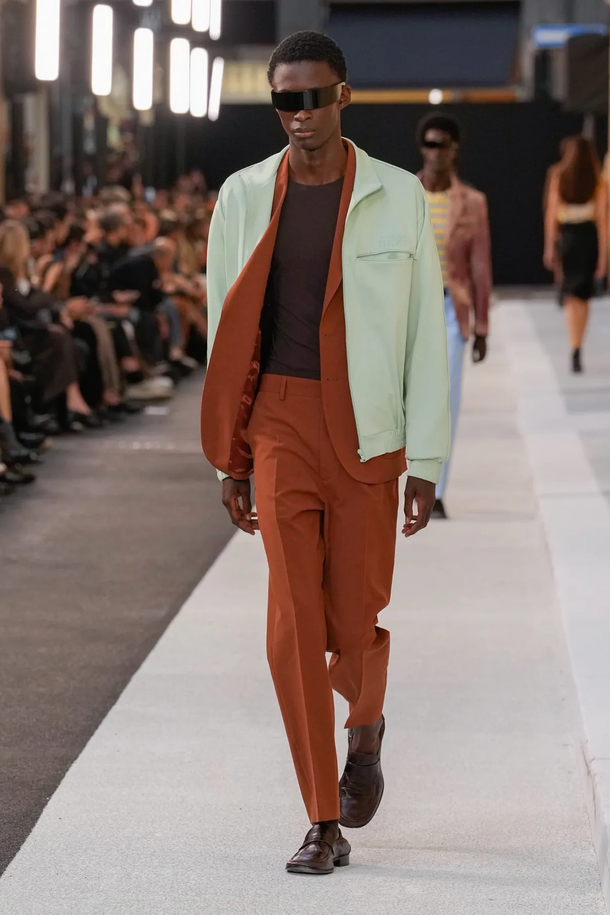 MM6 Maison Margiela printemps 2026 : un vestiaire masculin insolent et direct