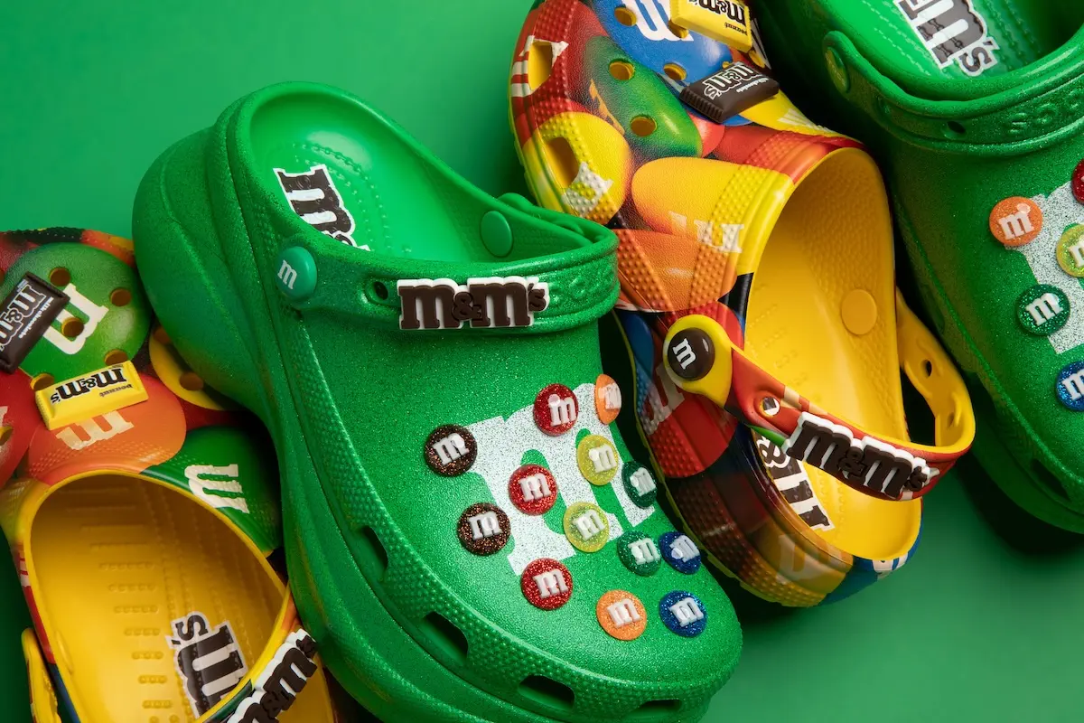 MMS x Crocs 3 M&M'S et Crocs lancent une collaboration qui devrait faire craquer les amateurs de ces petites dragées colorées