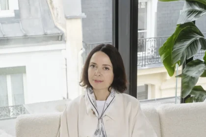Abigail Smith prend les rênes créatives de Maison Kitsuné