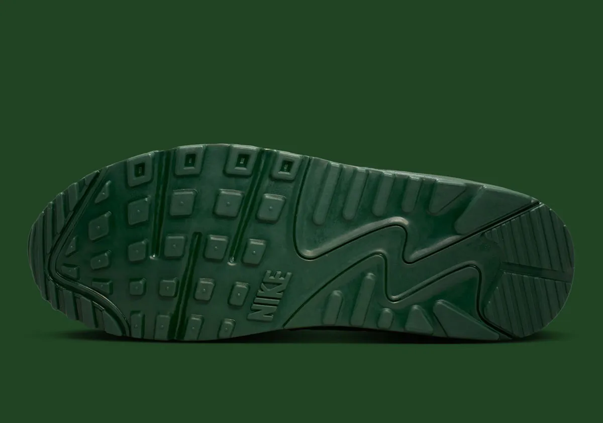 Nike Air Max 90 Fir 5 La Nike Air Max 90 « Fir » fait son entrée avec un nouveau souffle