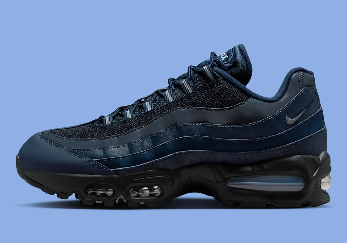 Nike Air Max 95 Obsidian 2 La Nike Air Max 95 « Obsidian » pourrait bien être la surprise sneaker de la fin de l'année 2025