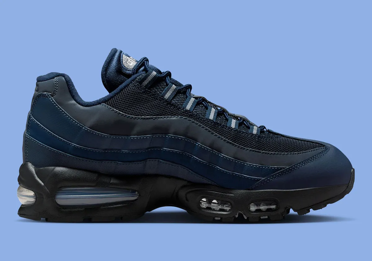 Nike Air Max 95 Obsidian 3 La Nike Air Max 95 « Obsidian » pourrait bien être la surprise sneaker de la fin de l'année 2025